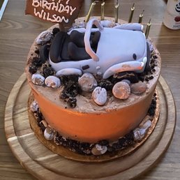 a car on top of a cake