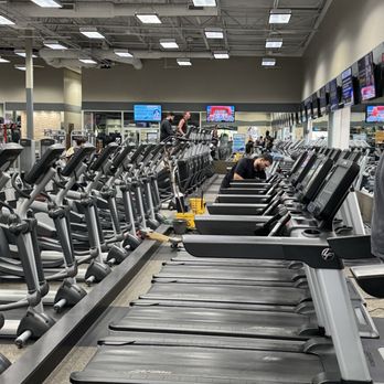 Fitness 19 - Gilbert at Fitness 19 in Menifee goes out of his way to keep this place clean and welcoming. - Gyms Near Me - Menifee, California