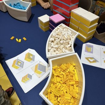 The Lego Store - Toy Stores Near Me - Glendale, California