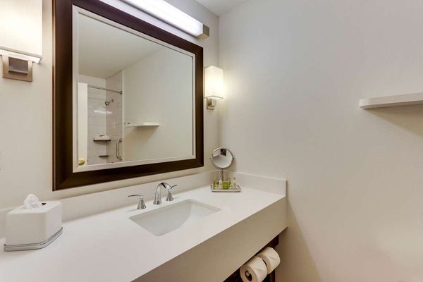 DoubleTree by Hilton St. Louis Forest Park by null