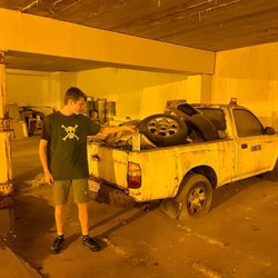 Holiday Inn Totowa Wayne - The parking garage is creepy af