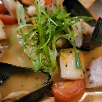 Shorebird - Seafood Bouillabaisse- swordfish, sea bass, salmon, mussels,  cherry tomatoes, green onion, garlic bread - Breakfast & Brunch Near Me - Sedona, Arizona