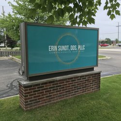 Erin Sundt DDS PLLC - Airport Road Sign