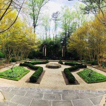 Swan House - Side garden - Museums Near Me - Atlanta, Georgia Swan House - Side garden - Museums Near Me - Atlanta, Georgia