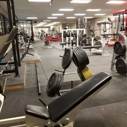 Barbell 4:13 - 5 bench presses, 2 plate-loaded leg presses, 3 deadlift platforms