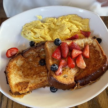 Avalon Cafe And Kitchen - Ann Arbor - French toast - Cafes Near Me - Ann Arbor, Michigan