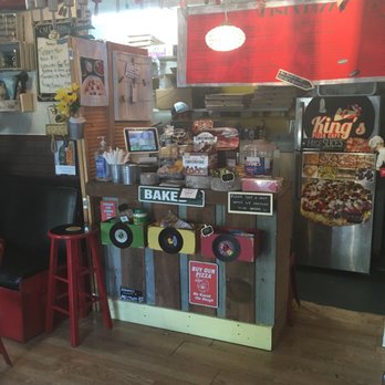 King's Pizza Cafe - Pizza Near Me - Honolulu, Hawaii