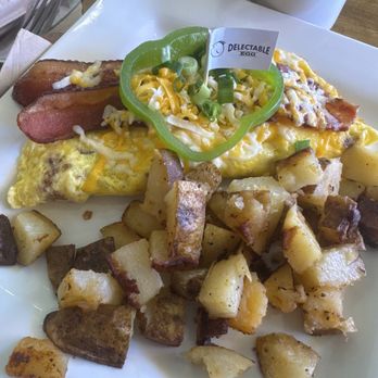 The Delectable Egg - The Denver Omelette with bacon - Breakfast & Brunch Near Me - Denver, Colorado