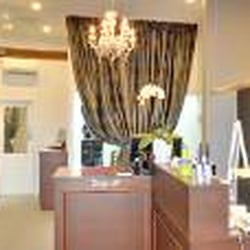 Rose's Alterations - A view in our reception