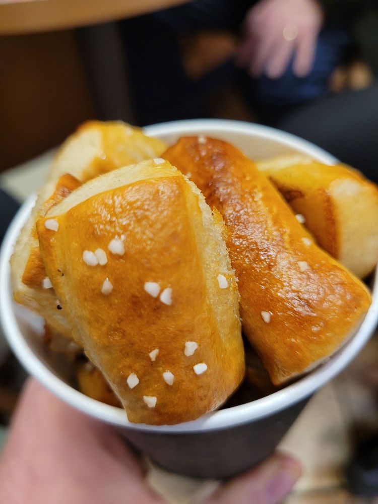 AUNTIE ANNE’S Updated August 2024 21 Photos & 14 Reviews 5166