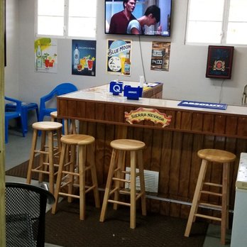 Pollo Costero - Bar area. A completely separate room where I sat to get away from the huge lunch crowd. I was watching ghost. - Puerto Rican Near Me - Manatí, Puerto Rico