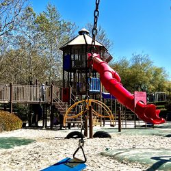 Oso Viejo Community Park - The park and swings