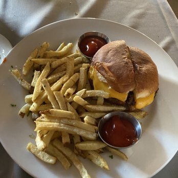 Baily's Old Town - Classic cheeseburger - New American Near Me - Temecula, California
