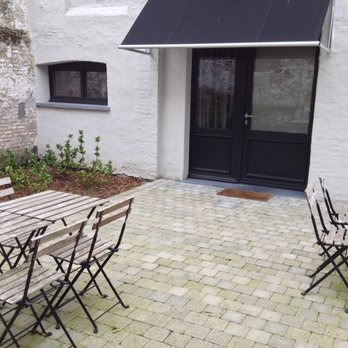 Hotel Bla Bla - Courtyard outside Room 10. - Hotels Near Me - Bruges, VWV