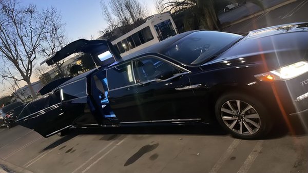 LINCOLN CONTINENTAL - LINCOLN CONTINENTAL 10 PASSENGER LIMO