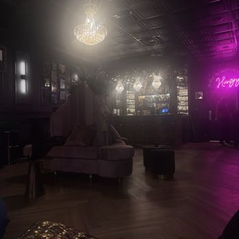 Rambling Rose Lounge