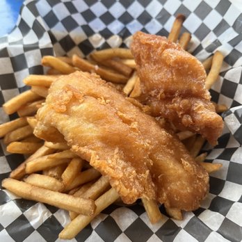 Shipwreck Lee's - Fish and chips - Fish & Chips Near Me - Tobermory, Ontario