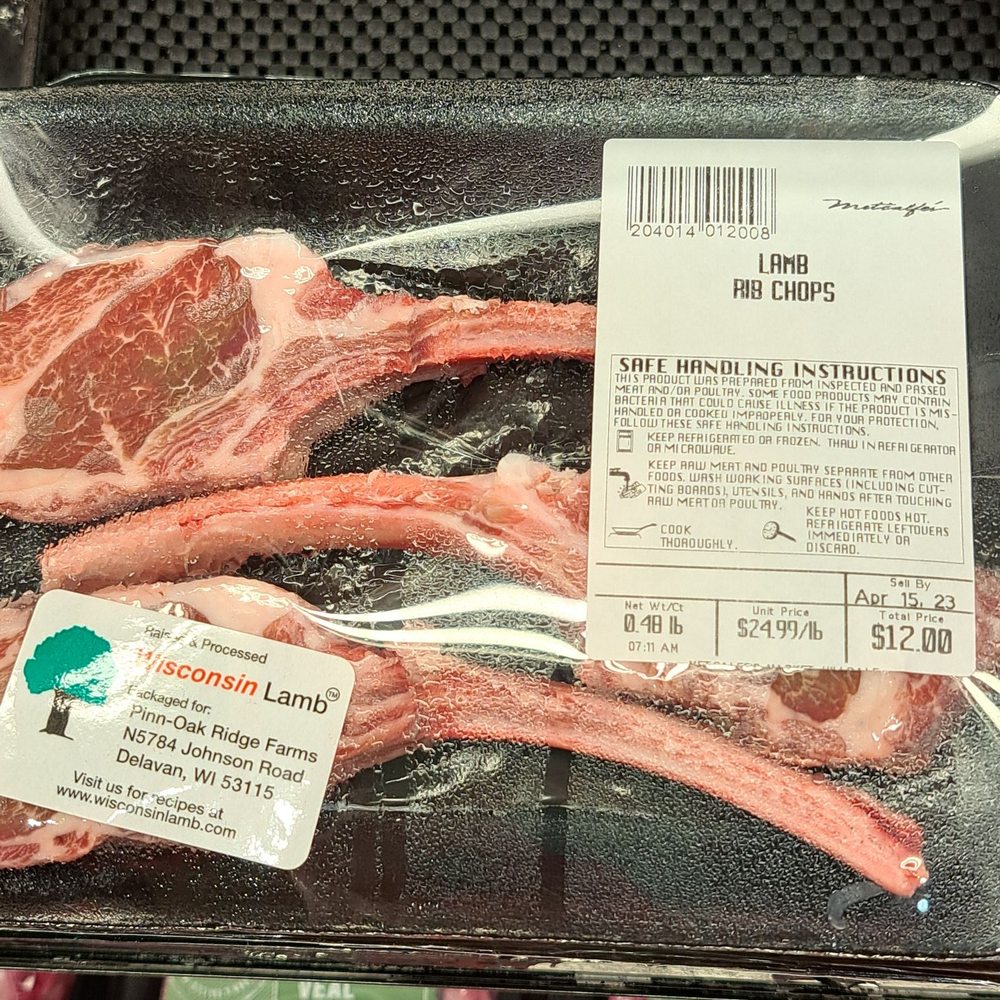 Metcalfe's Market - beef chops on display - Grocery Near Me - Madison, Wisconsin Metcalfe's Market - beef chops on display - Grocery Near Me - Madison, Wisconsin