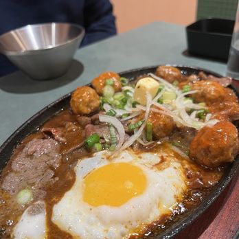Vietnoms - Sizzling plate with beef, egg, and meatballs - Vietnamese Near Me - Vaughan, Ontario Vietnoms - Sizzling plate with beef, egg, and meatballs - Vietnamese Near Me - Vaughan, Ontario