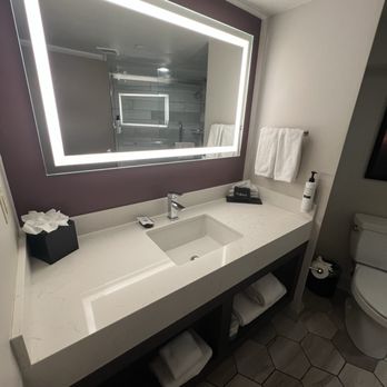 Embassy Suites by Hilton Phoenix Downtown North - Hotels Near Me - Phoenix, Arizona Embassy Suites by Hilton Phoenix Downtown North - Hotels Near Me - Phoenix, Arizona