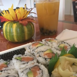 Spicy Salmon Avocado Roll