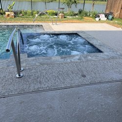 McKinney Custom Pools - Hot tub