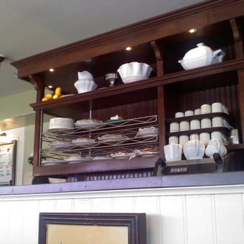 Jongewaard's Bake n Broil - Display of cakes and pies - American Near Me - Long Beach, California