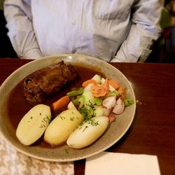 Zum Alten Krug - Rinderroulade / beef roulade with sides