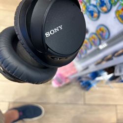 Hudson News - Headphones