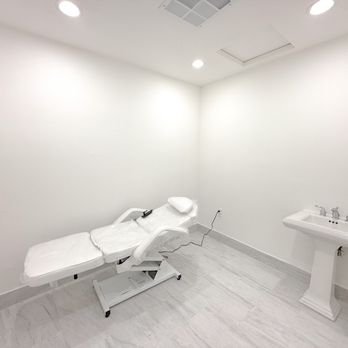 Oh La La Nails - Nail Salons Near Me - Camarillo, California