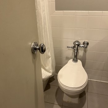 The Andrew Hotel - Extremely old toilet and loud too - Hotels Near Me - Great Neck, New York The Andrew Hotel - Extremely old toilet and loud too - Hotels Near Me - Great Neck, New York