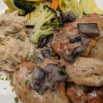 Walnut Grill - Wild mushroom chicken with garlic mashed potatoes and vegetable of the day - American Near Me - Wexford, Pennsylvania Walnut Grill - Wild mushroom chicken with garlic mashed potatoes and vegetable of the day - American Near Me - Wexford, Pennsylvania