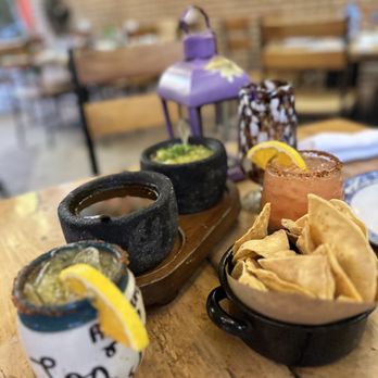 Los Tres Gallos - Drinks and chips - Tacos Near Me - Cabo San Lucas, BCS