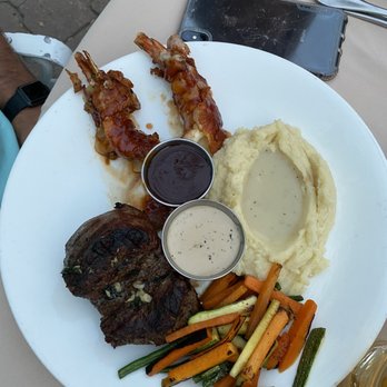 La Golondrina - Steak and shrimp with mashed potatoes - Seafood Near Me - Cabo San Lucas, BCS