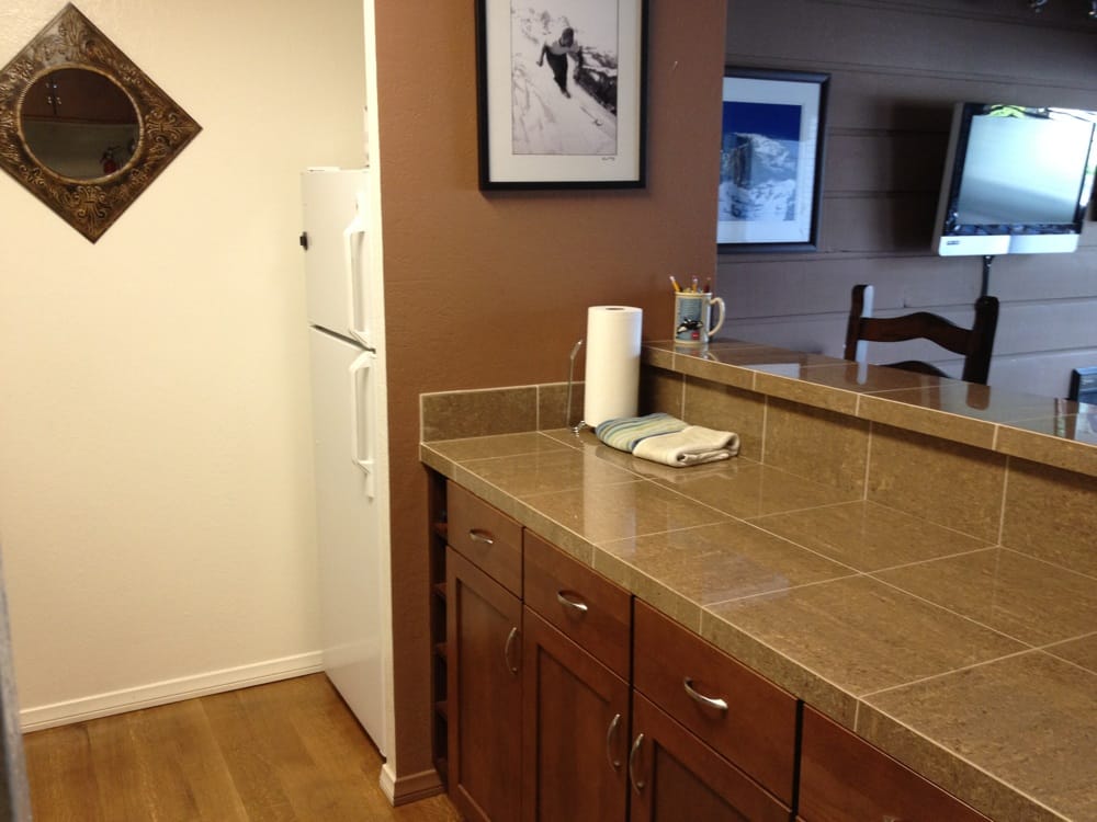 MAMMOTH LAKES MOUNTAIN SHADOWS CONDO RENTAL 2289 Sierra Nevada Rd