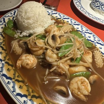 Mekvilai Thai Cuisine - Snow Pea Dish (Seafood Combination) - Thai Near Me - Hickory, North Carolina Mekvilai Thai Cuisine - Snow Pea Dish (Seafood Combination) - Thai Near Me - Hickory, North Carolina