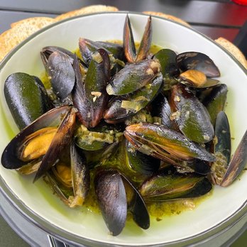 Pinchy's Lobster & Rawbar - Sailor Style Mussels, made with Prince Edward Island Mussels and Toasted Crusty Bread for dipping - Seafood Near Me - Boerne, Texas Pinchy's Lobster & Rawbar - Sailor Style Mussels, made with Prince Edward Island Mussels and Toasted Crusty Bread for dipping - Seafood Near Me - Boerne, Texas