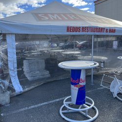Redd's Restaurant & Bar - Outdoor seating