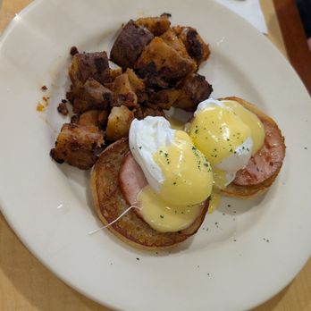 Rise and Shine Cafe - Traditional Eggs Benedict - Breakfast & Brunch Near Me - Mililani, Hawaii