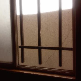 Mar-Ray Motel - Bathroom window - Hotels Near Me - Pittsburg, California