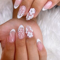 Lavender Nails & Lashes