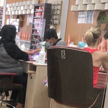 Diamond Nails - Not social distancing 6ft during COVID-19 - Nail Salons Near Me - Palm Desert, California