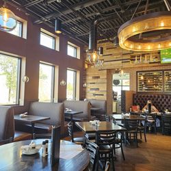 Italian Pizza Kitchen - Dining room