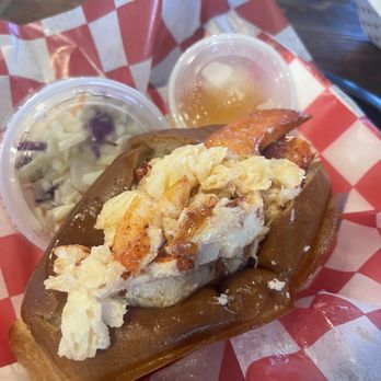 DJs Clam Shack - Hot lobster roll - Seafood Near Me - Indian Shores, Florida