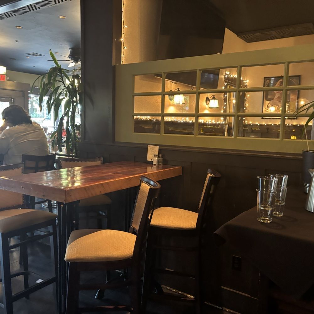 Harvey's Place - Seating area - American Near Me - Ashland, Oregon Harvey's Place - Seating area - American Near Me - Ashland, Oregon