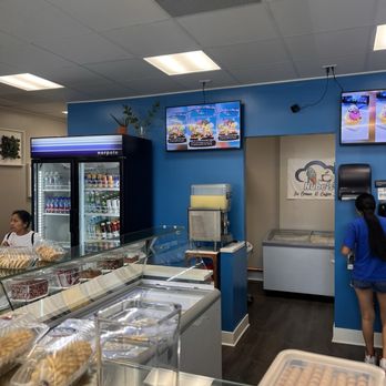 Nubes Ice Cream & Coffee Shop - Desserts Near Me - Chicago, Illinois