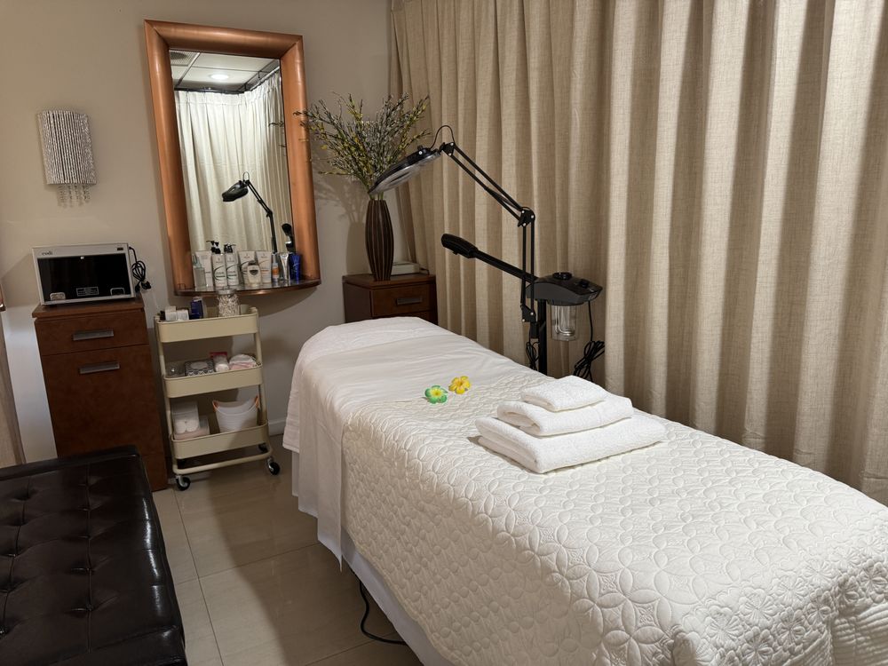 New Healing Wellness Spa Logo