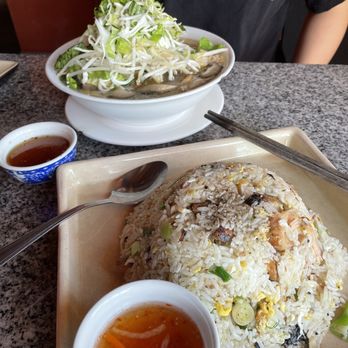 Tamarind Tree Restaurant - Grilled Chicken Fried Rice, Oyster Mushroom Tomato Noodle Soup - Vietnamese Near Me - Seattle, Washington Tamarind Tree Restaurant - Grilled Chicken Fried Rice, Oyster Mushroom Tomato Noodle Soup - Vietnamese Near Me - Seattle, Washington