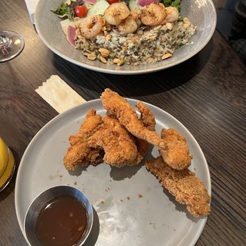Earls Kitchen + Bar - Canadian (New) Near Me - Burnaby, British Columbia Earls Kitchen + Bar - Canadian (New) Near Me - Burnaby, British Columbia