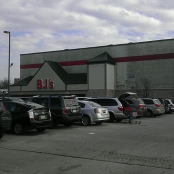 BJ's Wholesale Club - cars parked in a parking lot - Wholesale Stores Near Me - Springfield, Pennsylvania BJ's Wholesale Club - cars parked in a parking lot - Wholesale Stores Near Me - Springfield, Pennsylvania